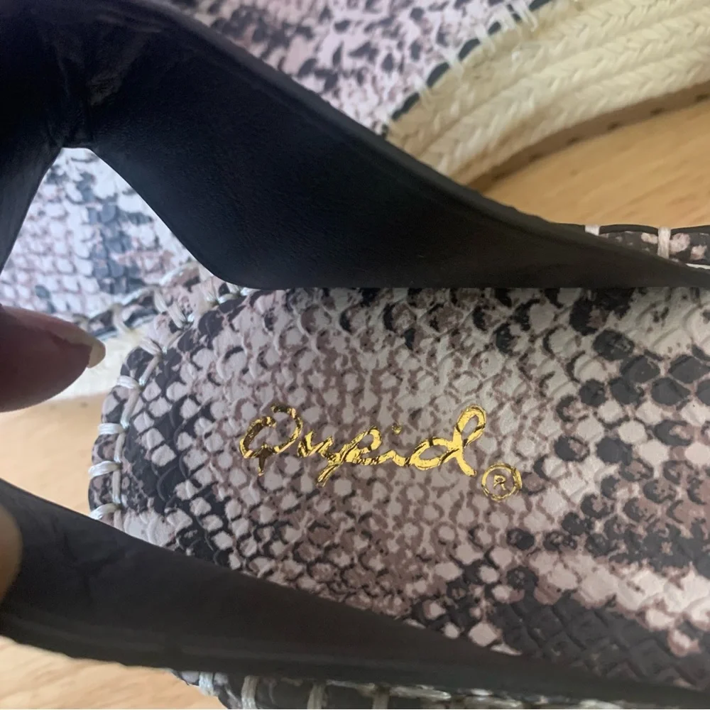 Qupid  Snakeskin Espadrille Flatform Sandal Size 9‎